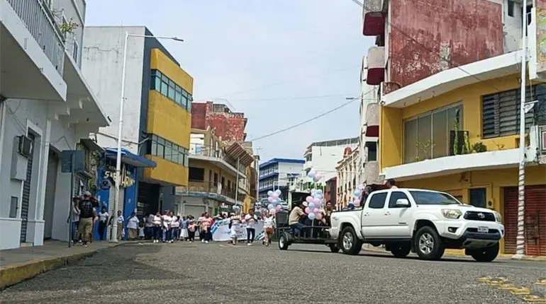 Feligreses y sociedad civil marchan juntos en Villahermosa en defensa de la vida y la dignidad humana