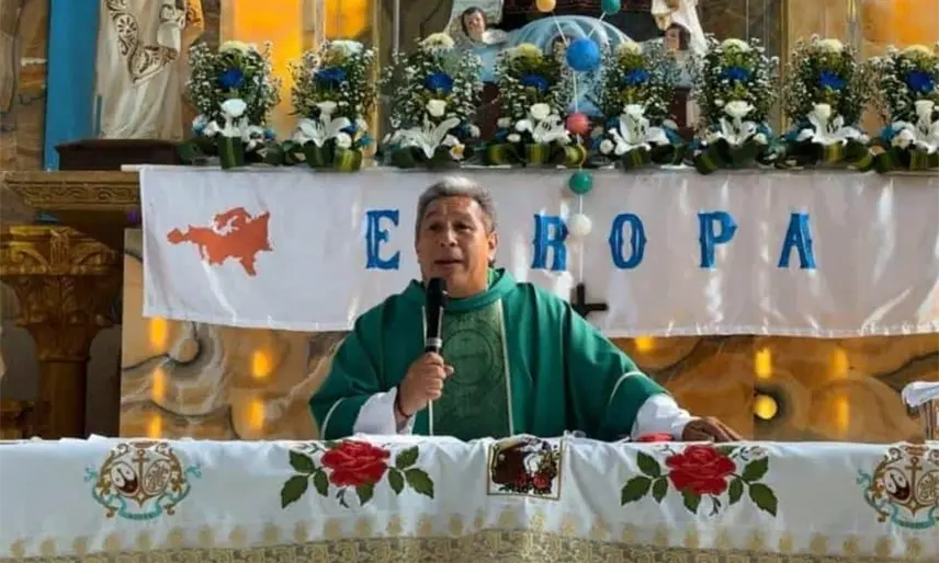 Exhorta padre tiktokero a feligresía a no faltar a la iglesia