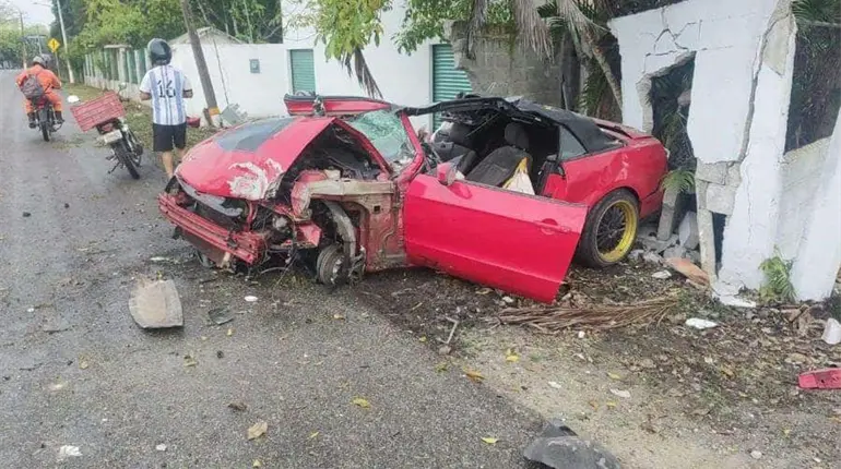 Aparatoso accidente en los l&iacute;mites de Para&iacute;so y Comalcalco