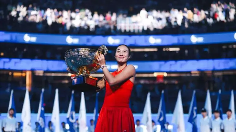 Zheng Qinwen gan&oacute; el Abierto de China, la primera de casa en ganar el torneo de Pek&iacute;n