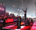 Verstappen gana el GP de Singapur y liga su segundo triunfo; Checo P&eacute;rez termina en el lugar 17