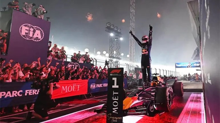 Max Verstappen gana el GP de Singapur y liga su segundo triunfo; Sergio P&eacute;rez termin&oacute; en el lugar 17