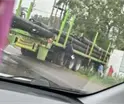 Unidad cargada de tubos queda calzada y causa tr&aacute;fico vial en la Villahermosa – Teapa