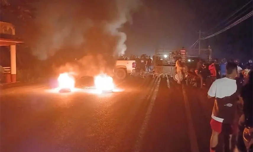 Pobladores bloquean la Villahermosa – Jalapa por avería de transformador