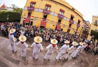 Tabasco se hace presente en el Festival Internacional Cervantino con los Tamborichocos