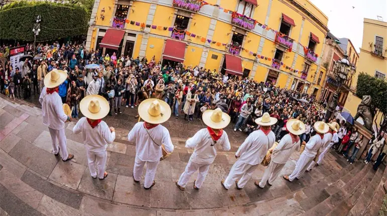Tabasco se hace presente en el Festival Internacional Cervantino con Los Tamborichocos