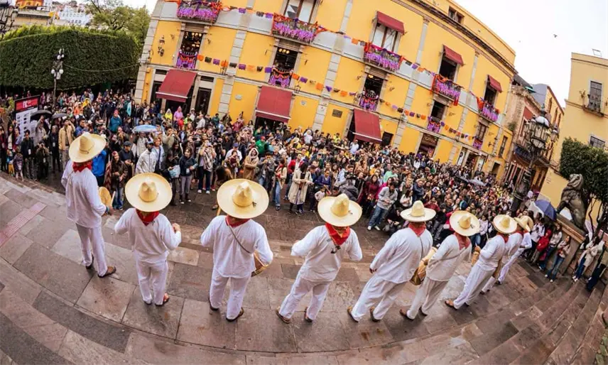 Tabasco se hace presente en el Festival Internacional Cervantino con Los Tamborichocos