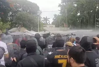Bajo la consigna fuera Lemus, marchan en Jalisco para exigir agua limpia