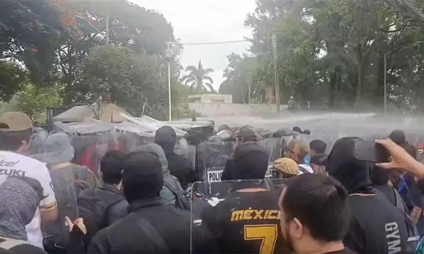 Bajo la consigna fuera Lemus, marchan en Jalisco para exigir agua limpia