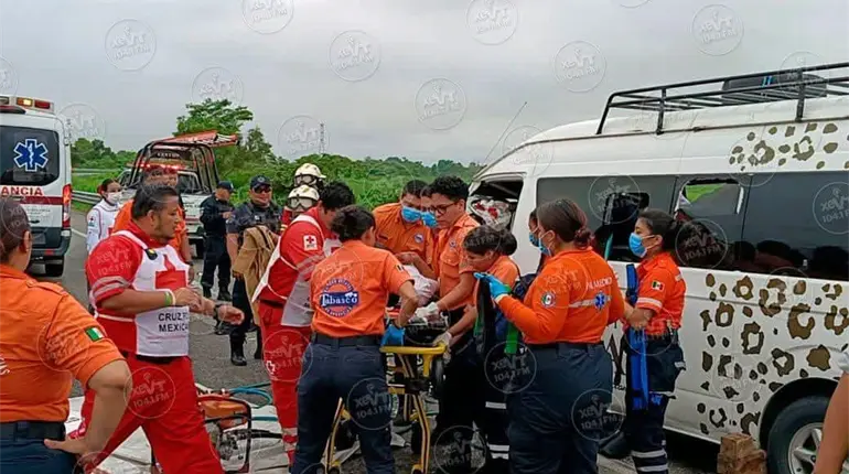 10 heridos deja fuerte accidente en la Macuspana-Villahermosa