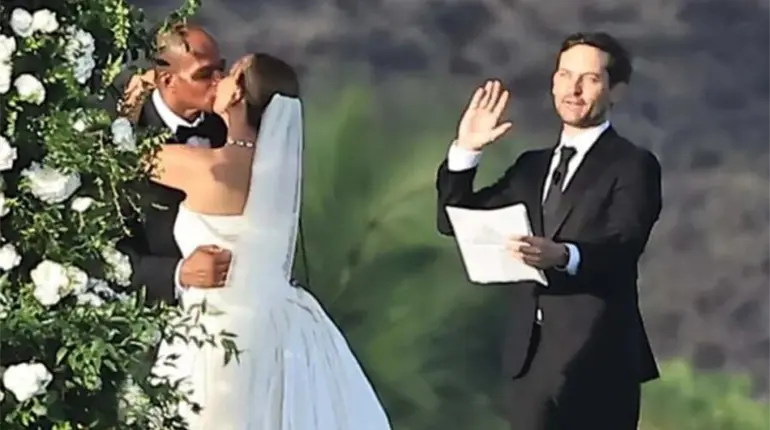 Tobey Maguire oficia la boda de su exesposa Jennifer Meyer en Haw&aacute;i