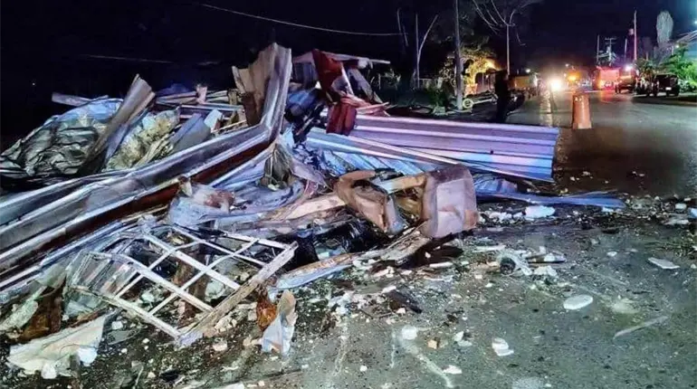 Personal de Fiscalizaci&oacute;n de Centro desaloja puestos ambulantes en Parrilla