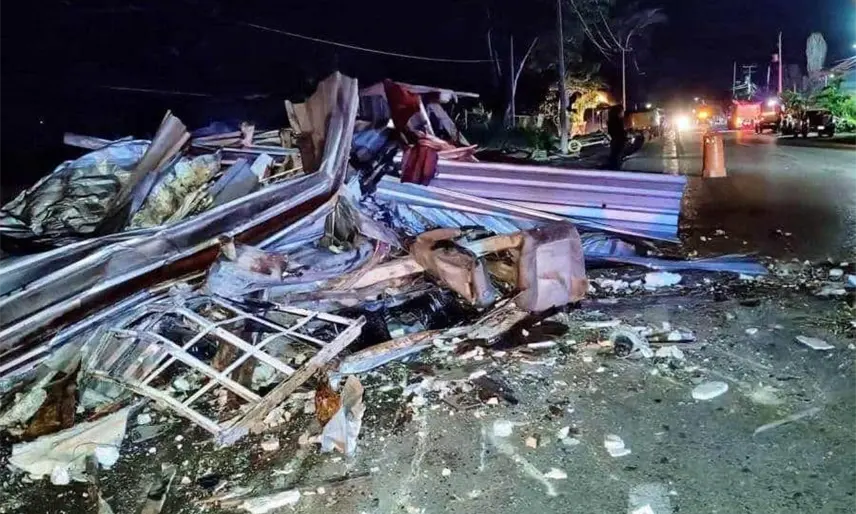 Personal de Fiscalización de Centro desaloja puestos ambulantes en Parrilla