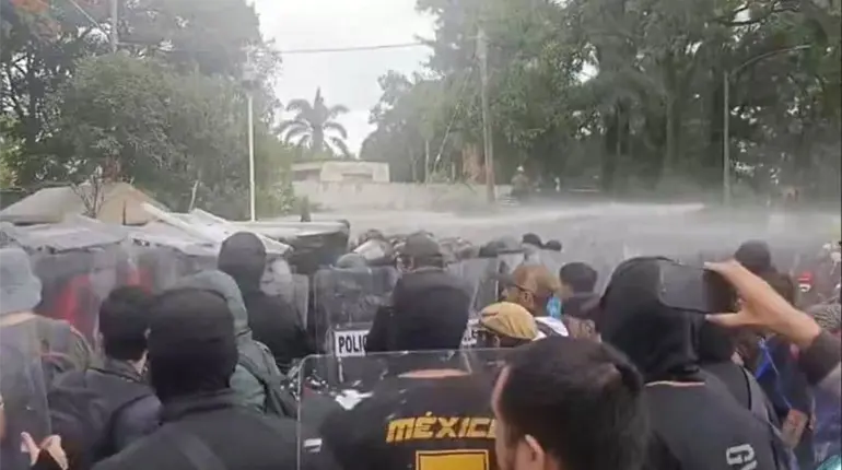 "No avalamos la represi&oacute;n", Pide Sheinbaum explicaciones al gobierno de Lemus por uso de agua contra manifestantes