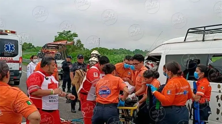 10 heridos deja fuerte accidente en la Macuspana-Villahermosa