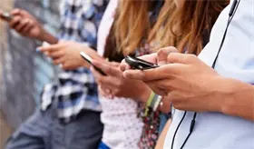 Comisiones unidas del Senado aprueba reforma que proh&iacute;be los celulares en las escuelas