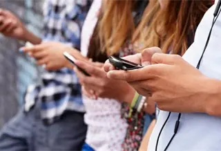 Comisiones unidas del Senado aprueba reforma que proh&iacute;be los celulares en las escuelas