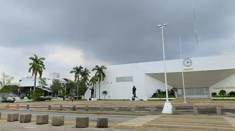 Prev&eacute;n intervalos de chubascos y ambiente caluroso este martes en Tabasco