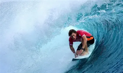 El surfista mexicano Alan Cleland fue suspendido por la WSL, tras ser acusado de abuso sexual