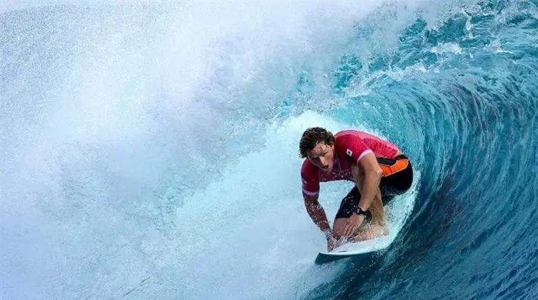 El surfista mexicano Alan Cleland fue suspendido por la WSL, tras ser acusado de abuso sexual
