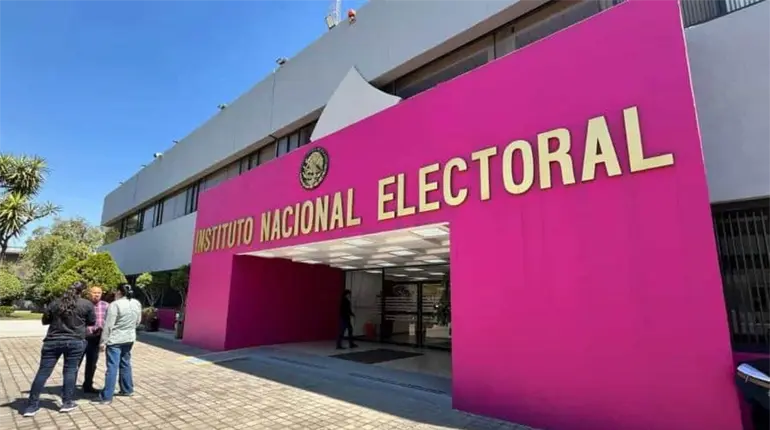 Fuga de di&eacute;sel en una gasolinera cercana obliga a evacuar a 866 empleados de sede central del INE