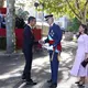 Presidente de Espa&ntilde;a recibe insultos a su llegada al desfile militar del 12 de octubre en Madrid