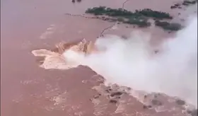 Cierran cataratas del Iguaz&uacute; por alerta de crecidas en Argentina