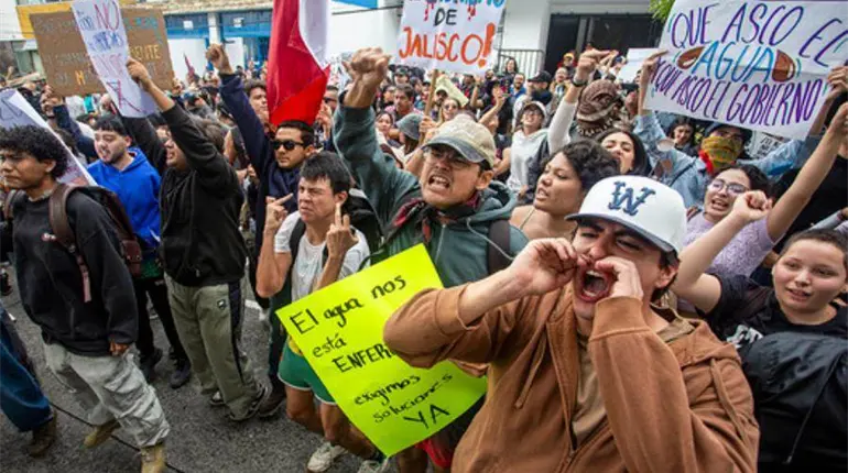Familiares denuncian detenciones arbitrarias tras protesta por agua limpia en Jalisco