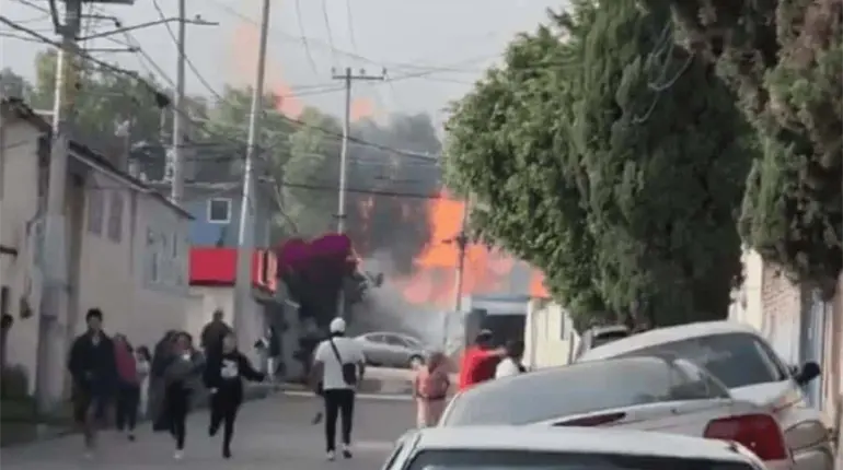 Explotan 2 pipas en Edomex; hay un herido