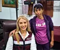 Aspirante de Morena en Tijuana presume masaje tras d&iacute;a de arduo trabajo