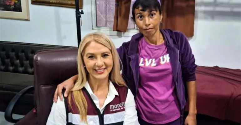 Aspirante de Morena en Tijuana presume masaje tras d&iacute;a de arduo trabajo