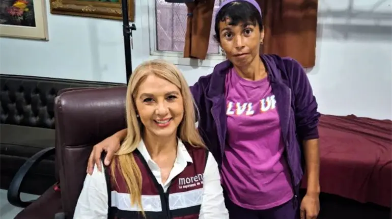 Aspirante de Morena en Tijuana presume masaje tras d&iacute;a de arduo trabajo