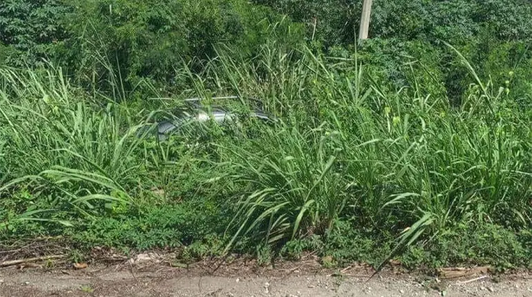 Camioneta termina fuera de la Macuspana-Villahermosa