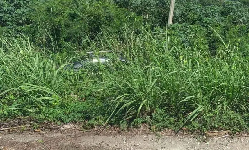 Camioneta termina fuera de la Macuspana-Villahermosa