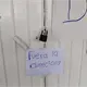 Cierran primaria en Parrilla II para pedir atenci&oacute;n de edificio en mal estado y salida de la directora