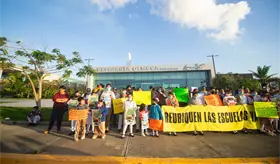 Padres exigen informaci&oacute;n sobre reubicaci&oacute;n de escuelas colindantes a la Refiner&iacute;a "Olmeca"
