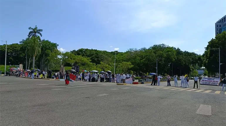 Bloquean Ruiz Cortines y Paseo Tabasco integrantes del Sindicato Mexicano de Salud
