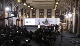 Manda Sheinbaum abrazo solidario al papa Le&oacute;n XIV tras operaci&oacute;n