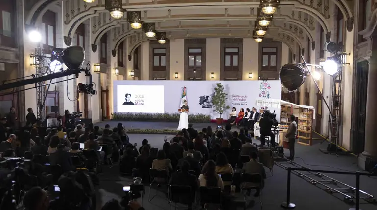 Manda Sheinbaum abrazo solidario al Papa Le&oacute;n tras operaci&oacute;n