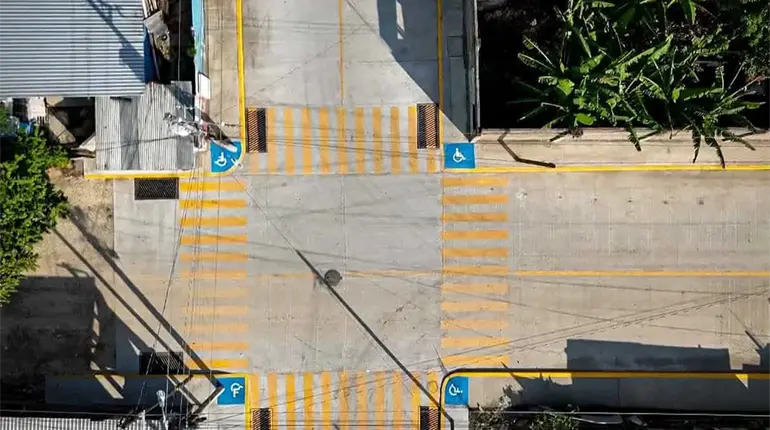 Entrega Ayuntamiento de Centro pavimentaci&oacute;n de calles de la colonia Francisco Villa