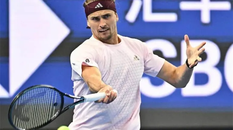 Alexander Zverev elimina a Mi&ntilde;aur y avanza a semifinales del Masters de Shangh&aacute;i