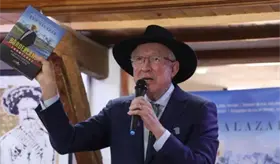 Ken Salazar reaparece en CDMX para presentar su libro "Borderlands"