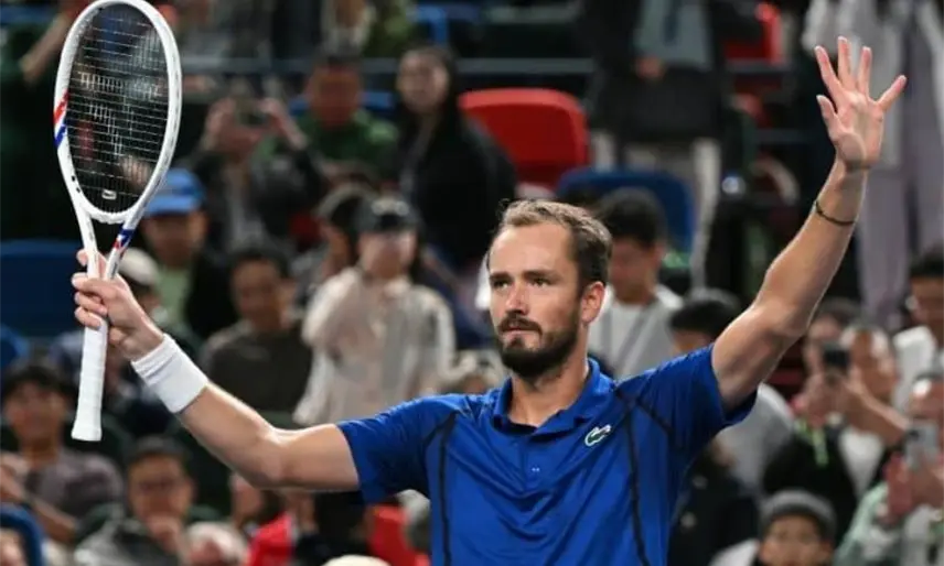 Medvedev elimina a Tsitsipas y avanza a cuartos del Masters de Shanghái