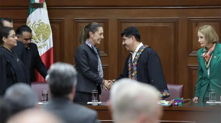 "Ser&iacute;a ilegal que yo diera instrucciones a la Corte": Sheinbaum