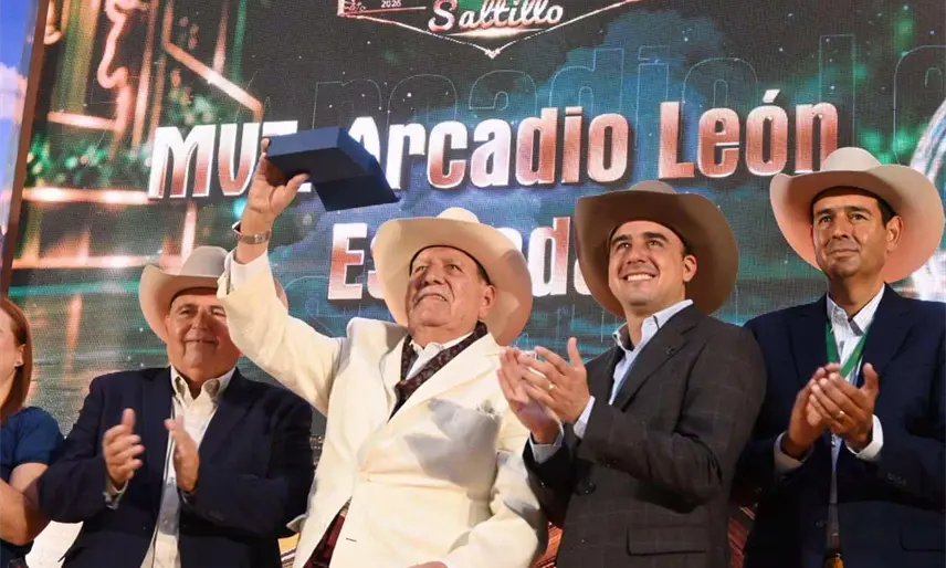 Reconocen durante la 90ª Convención Nacional Ganadera en Coahuila al tabasqueño Arcadio León por su labor en el sector