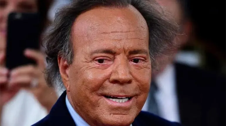Julio Iglesias a investigaci&oacute;n por presunto abuso sexual