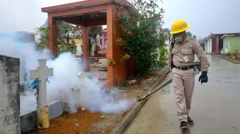 Alista Salud fumigaci&oacute;n en panteones previo a celebraci&oacute;n del D&iacute;a de Muertos en Tabasco