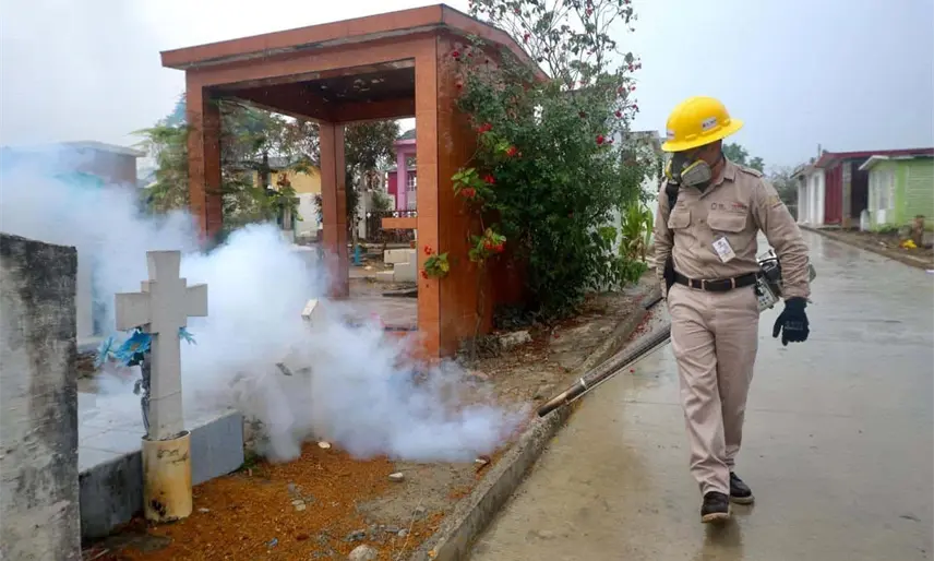 Alista Salud fumigación en panteones previo a celebración del Día de Muertos en Tabasco