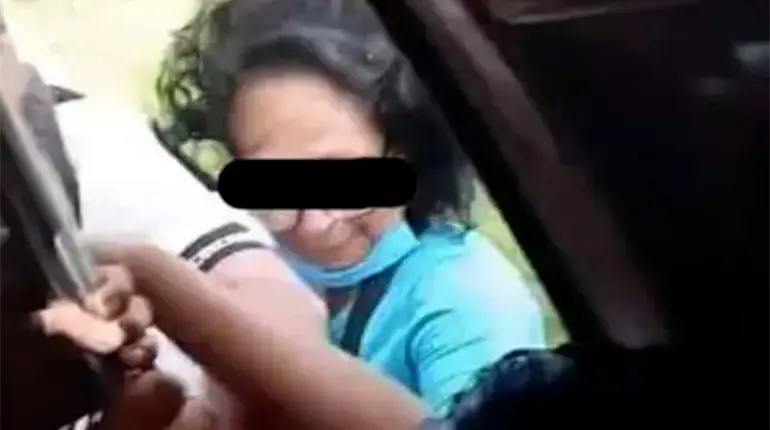 Retiene Semovi unidad de la ruta Las Matillas y Cruz del Baj&iacute;o que transport&oacute; a mujer en el estribo