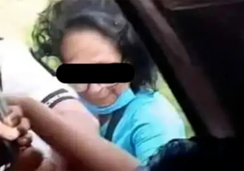 Retiene Semovi unidad de la ruta Las Matillas y Cruz del Baj&iacute;o que transport&oacute; a mujer en el estribo